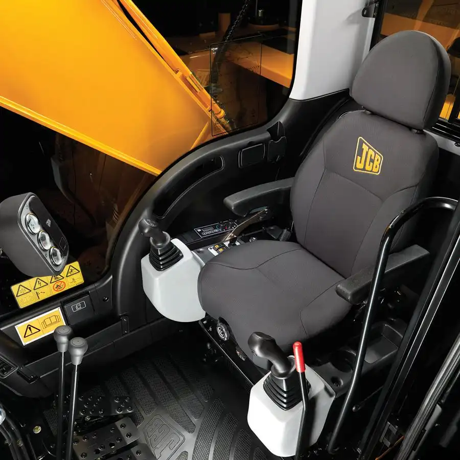 Excavadora hidráulica JCB JS205, Cabina confortable, ergonómica y funcionamiento intuitivo.