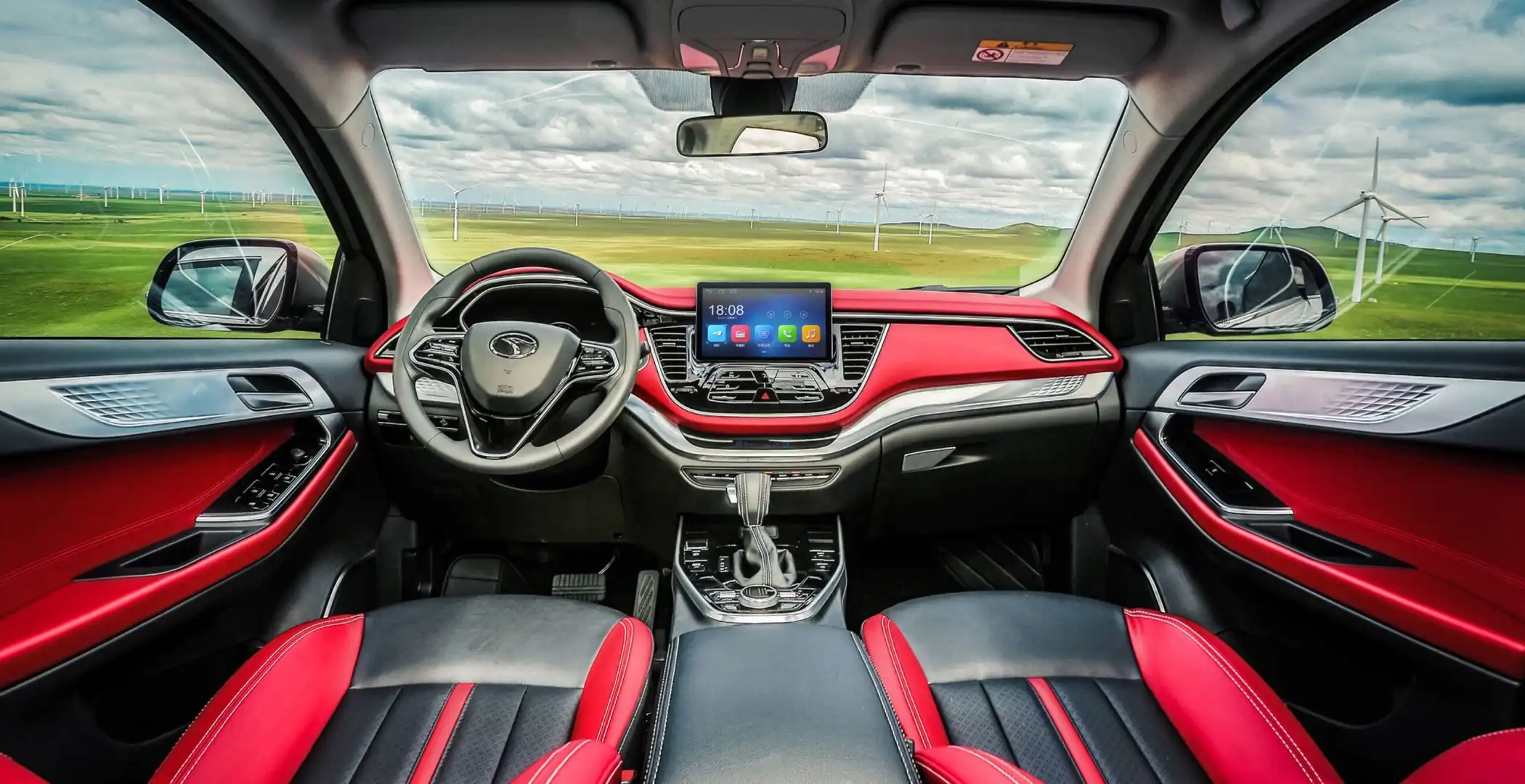 Soueast DX7 Prime, Interior deportivo de un SUV de lujo