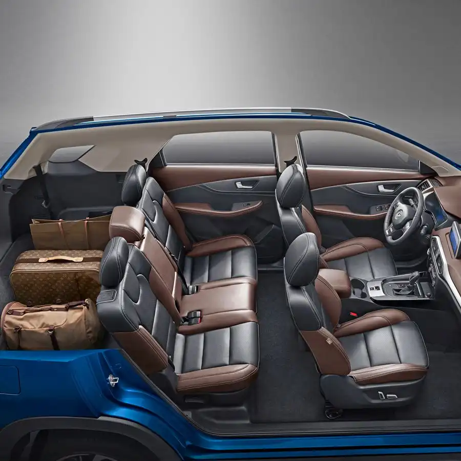 DFSK 560 SUV 3 filas de asientos, es un SUV de amplio espacio interior con acabados de lujo.