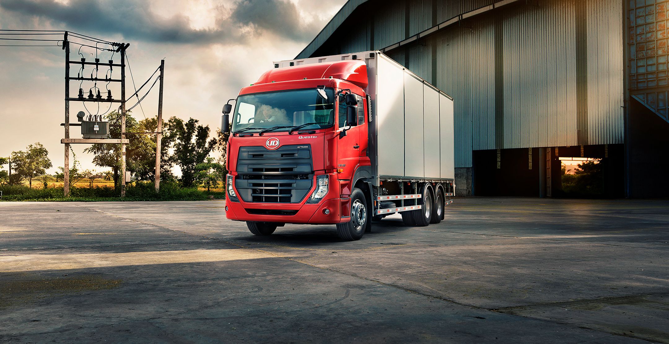 Quester CWE330 Venta de camión UD Trucks en Ecuador Automekano